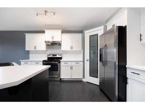 157 Pickles Crescent, Fort Mcmurray, AB - Indoor Photo Showing Kitchen With Stainless Steel Kitchen With Upgraded Kitchen