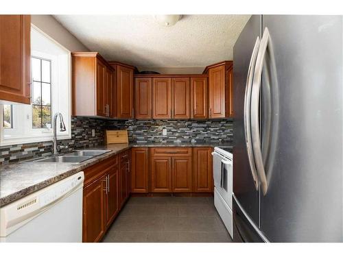 108 Piven Place, Fort Mcmurray, AB - Indoor Photo Showing Kitchen With Double Sink