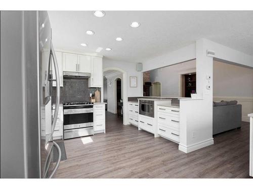 153 Burns Place, Fort Mcmurray, AB - Indoor Photo Showing Kitchen With Upgraded Kitchen