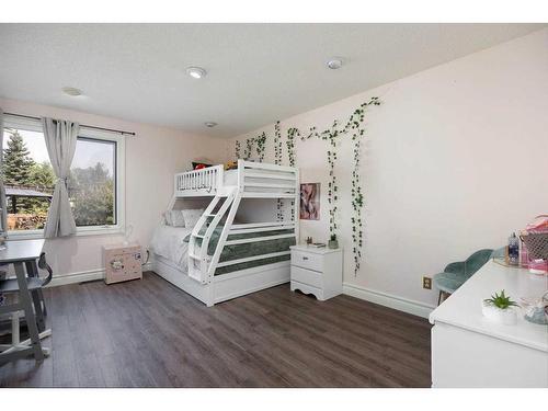 153 Burns Place, Fort Mcmurray, AB - Indoor Photo Showing Bedroom