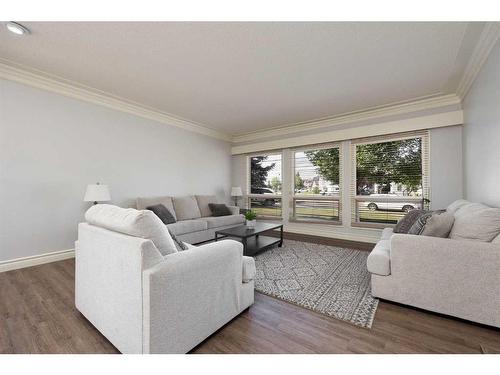 153 Burns Place, Fort Mcmurray, AB - Indoor Photo Showing Living Room