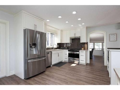 153 Burns Place, Fort Mcmurray, AB - Indoor Photo Showing Kitchen