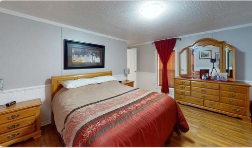 381 Greenwich Lane, Fort Mcmurray, AB - Indoor Photo Showing Bedroom