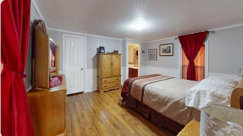 381 Greenwich Lane, Fort Mcmurray, AB - Indoor Photo Showing Bedroom