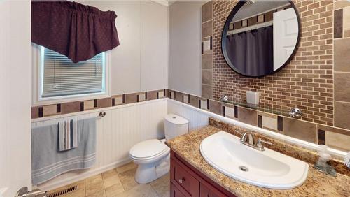 381 Greenwich Lane, Fort Mcmurray, AB - Indoor Photo Showing Bathroom