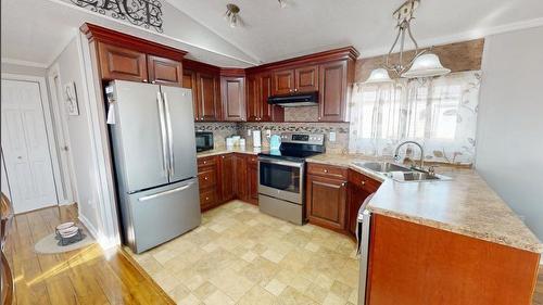 381 Greenwich Lane, Fort Mcmurray, AB - Indoor Photo Showing Kitchen With Stainless Steel Kitchen With Double Sink