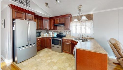 381 Greenwich Lane, Fort Mcmurray, AB - Indoor Photo Showing Kitchen With Stainless Steel Kitchen With Double Sink