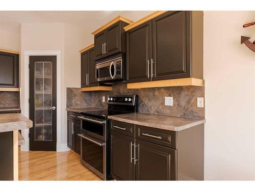 216 Pinnacle Place, Fort Mcmurray, AB - Indoor Photo Showing Kitchen