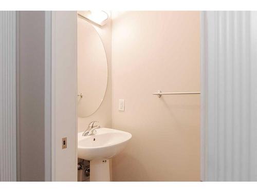 216 Pinnacle Place, Fort Mcmurray, AB - Indoor Photo Showing Bathroom