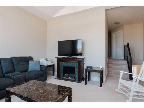 216 Pinnacle Place, Fort Mcmurray, AB - Indoor Photo Showing Living Room