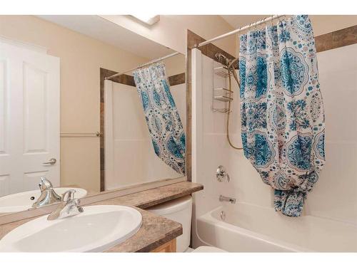 216 Pinnacle Place, Fort Mcmurray, AB - Indoor Photo Showing Bathroom