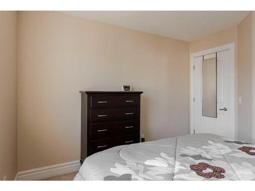 216 Pinnacle Place, Fort Mcmurray, AB - Indoor Photo Showing Bedroom