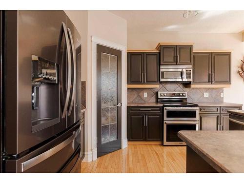 216 Pinnacle Place, Fort Mcmurray, AB - Indoor Photo Showing Kitchen