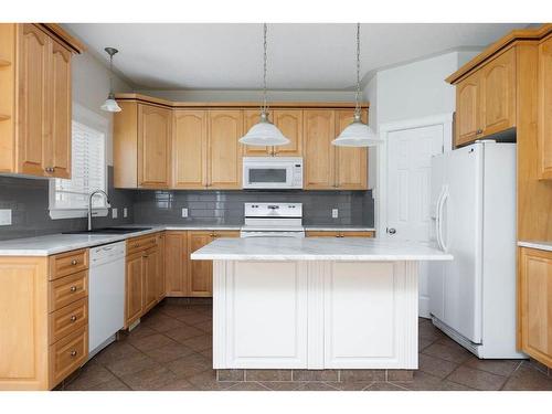 295 Williams Drive, Fort Mcmurray, AB - Indoor Photo Showing Kitchen