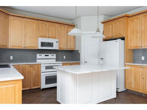 295 Williams Drive, Fort Mcmurray, AB - Indoor Photo Showing Kitchen