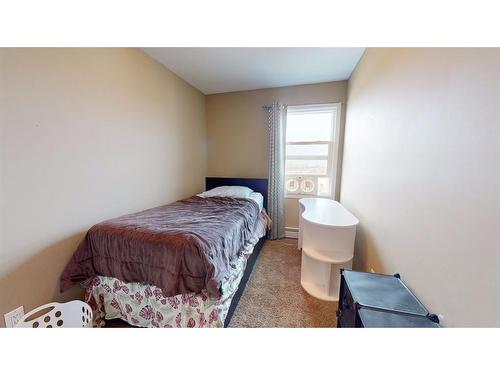 635-201 Abasand Drive, Fort Mcmurray, AB - Indoor Photo Showing Bedroom