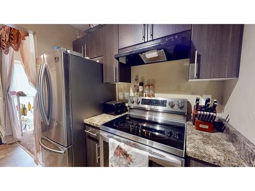 635-201 Abasand Drive, Fort Mcmurray, AB - Indoor Photo Showing Kitchen