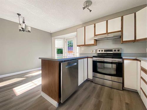 237 Beaton Place, Fort Mcmurray, AB - Indoor Photo Showing Kitchen