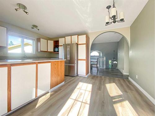 237 Beaton Place, Fort Mcmurray, AB - Indoor Photo Showing Kitchen