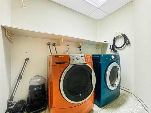 237 Beaton Place, Fort Mcmurray, AB - Indoor Photo Showing Laundry Room