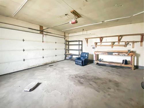 237 Beaton Place, Fort Mcmurray, AB - Indoor Photo Showing Garage