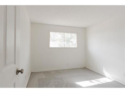 453 Signal Road, Fort Mcmurray, AB - Indoor Photo Showing Other Room