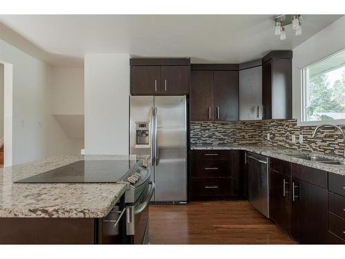 453 Signal Road, Fort Mcmurray, AB - Indoor Photo Showing Kitchen With Upgraded Kitchen