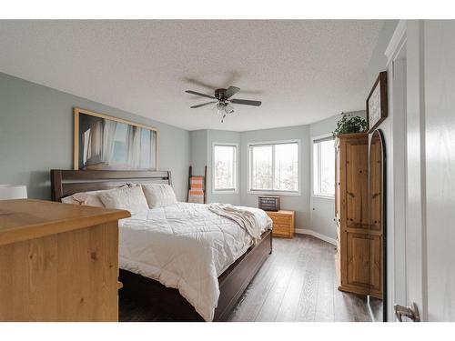 121 Coles Bay, Fort Mcmurray, AB - Indoor Photo Showing Bedroom