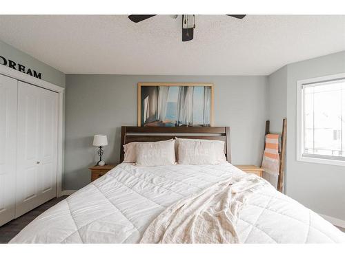 121 Coles Bay, Fort Mcmurray, AB - Indoor Photo Showing Bedroom