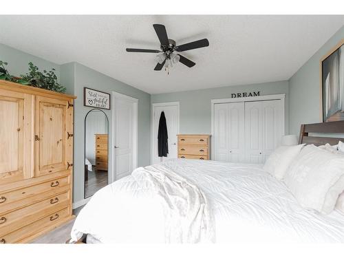 121 Coles Bay, Fort Mcmurray, AB - Indoor Photo Showing Bedroom