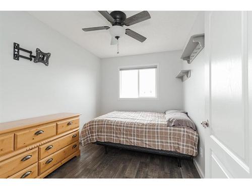 121 Coles Bay, Fort Mcmurray, AB - Indoor Photo Showing Bedroom