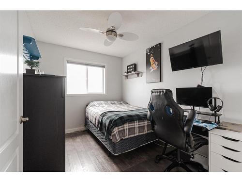 121 Coles Bay, Fort Mcmurray, AB - Indoor Photo Showing Bedroom