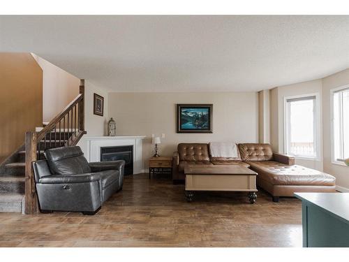 121 Coles Bay, Fort Mcmurray, AB - Indoor Photo Showing Living Room