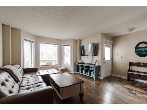 121 Coles Bay, Fort Mcmurray, AB - Indoor Photo Showing Living Room