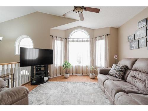 148 Eglert Drive, Fort Mcmurray, AB - Indoor Photo Showing Living Room