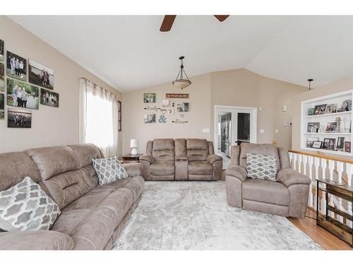 148 Eglert Drive, Fort Mcmurray, AB - Indoor Photo Showing Living Room