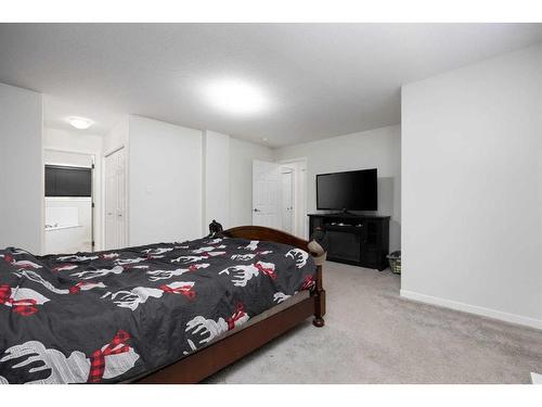 26-120 Warren Way, Fort Mcmurray, AB - Indoor Photo Showing Bedroom