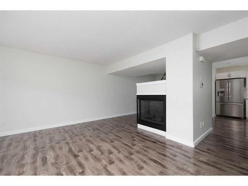 26-120 Warren Way, Fort Mcmurray, AB - Indoor Photo Showing Living Room