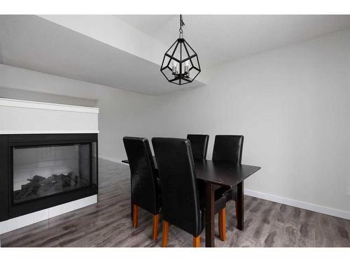 26-120 Warren Way, Fort Mcmurray, AB - Indoor Photo Showing Dining Room