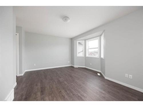 35-120 Warren Way, Fort Mcmurray, AB - Indoor Photo Showing Other Room