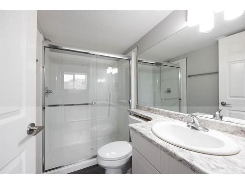 35-120 Warren Way, Fort Mcmurray, AB - Indoor Photo Showing Bathroom