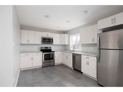 35-120 Warren Way, Fort Mcmurray, AB - Indoor Photo Showing Kitchen With Stainless Steel Kitchen