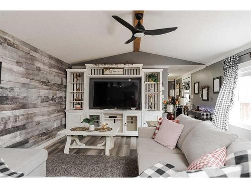 104 Cokerill Crescent, Fort Mcmurray, AB - Indoor Photo Showing Living Room