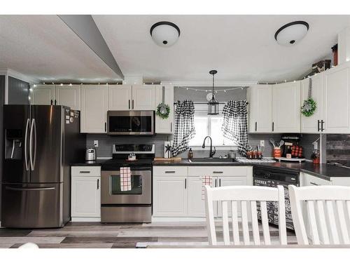 104 Cokerill Crescent, Fort Mcmurray, AB - Indoor Photo Showing Kitchen