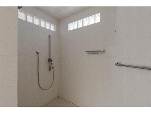 157 Brosseau Crescent, Fort Mcmurray, AB - Indoor Photo Showing Bathroom