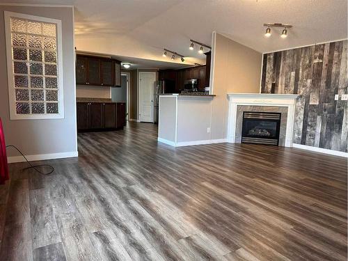 132 Morgan Avenue, Fort Mcmurray, AB - Indoor Photo Showing Living Room