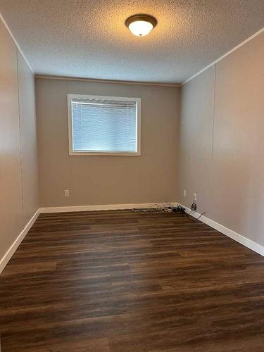 132 Morgan Avenue, Fort Mcmurray, AB - Indoor Photo Showing Living Room