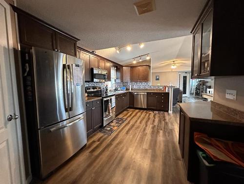 132 Morgan Avenue, Fort Mcmurray, AB - Indoor Photo Showing Kitchen