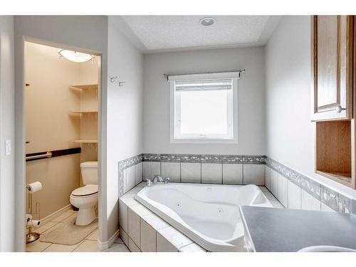 193 Archibald Close, Fort Mcmurray, AB - Indoor Photo Showing Bathroom