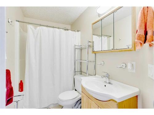 193 Archibald Close, Fort Mcmurray, AB - Indoor Photo Showing Bathroom